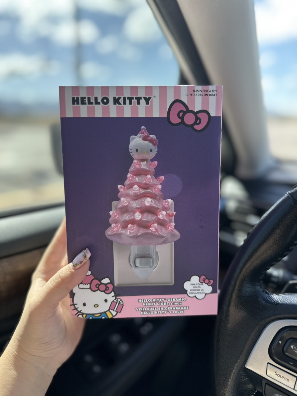 Hello Kitty 雪ふるクリスマスツリー クイーンズスクエア横浜クリスマス2024 「Hello Kitty Happy Christmas